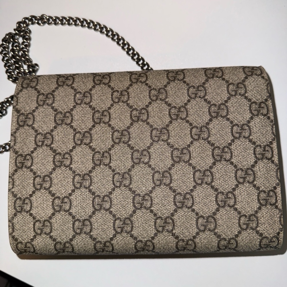 Gucci GG Supreme Canvas Chain Bag in Beige and Brown - Picture 5 of 7